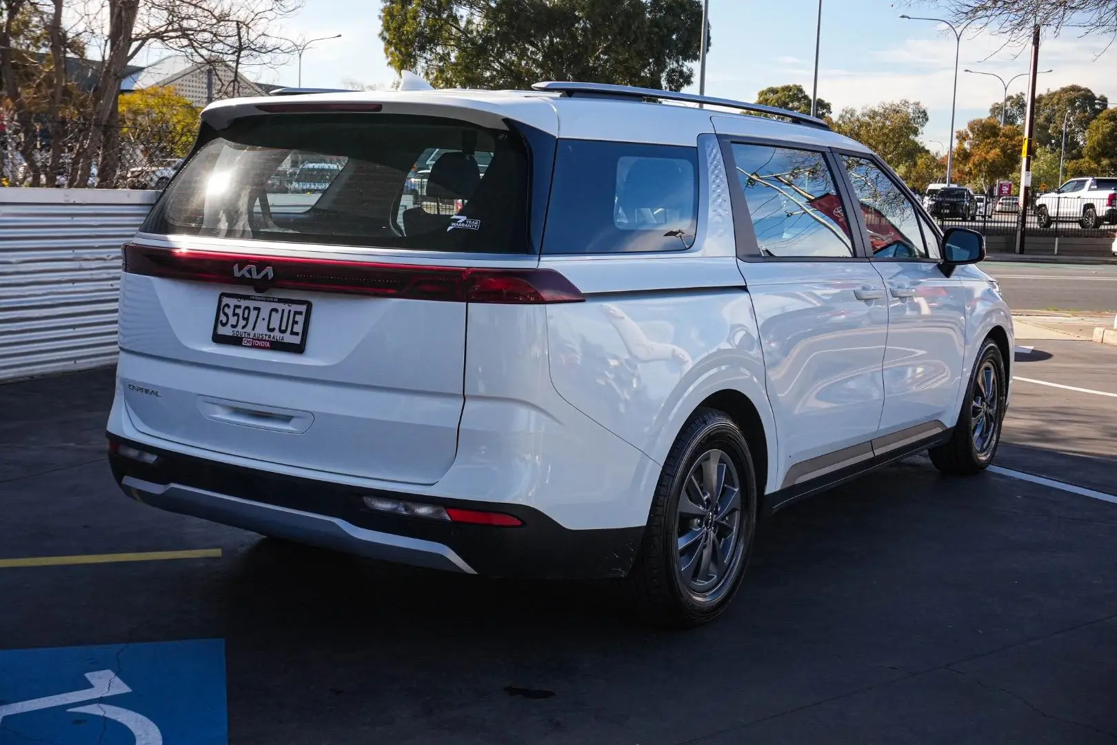 2022 Kia Carnival Gallery Image 3
