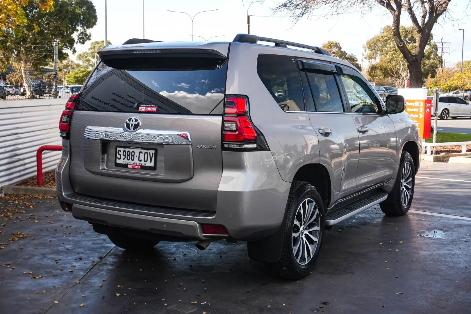 2022 Toyota Landcruiser Prado Gallery Image 3