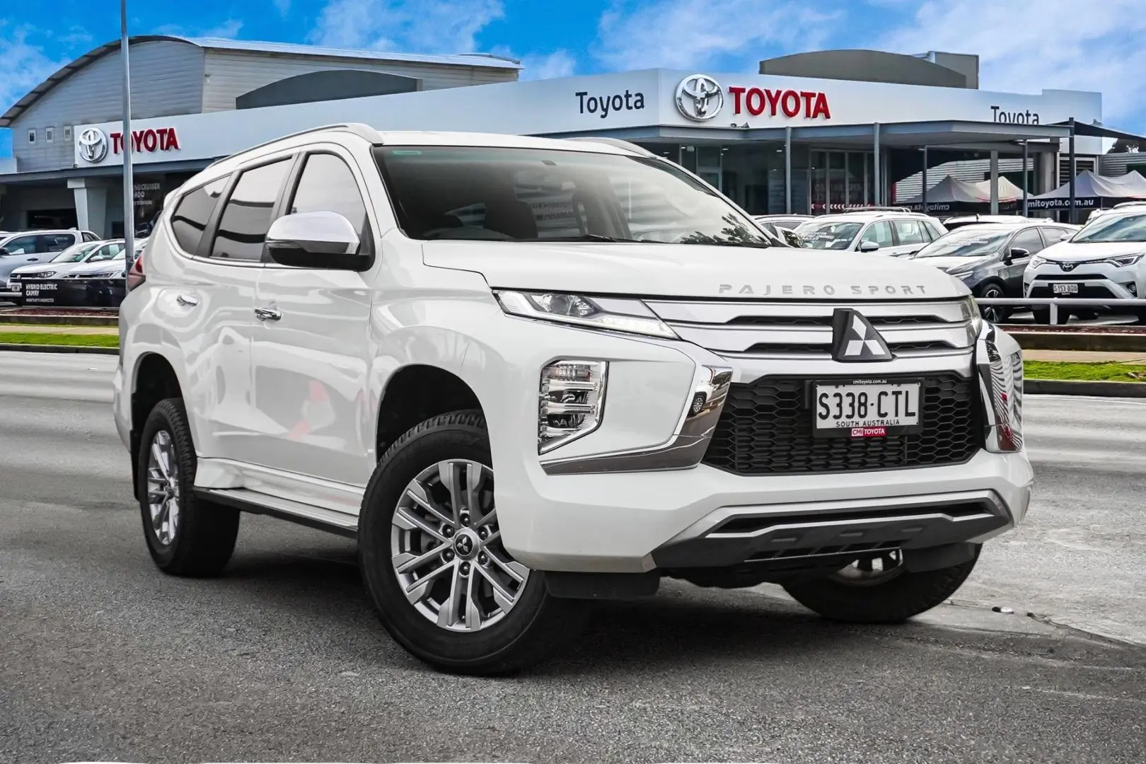 2022 Mitsubishi Pajero Sport Image