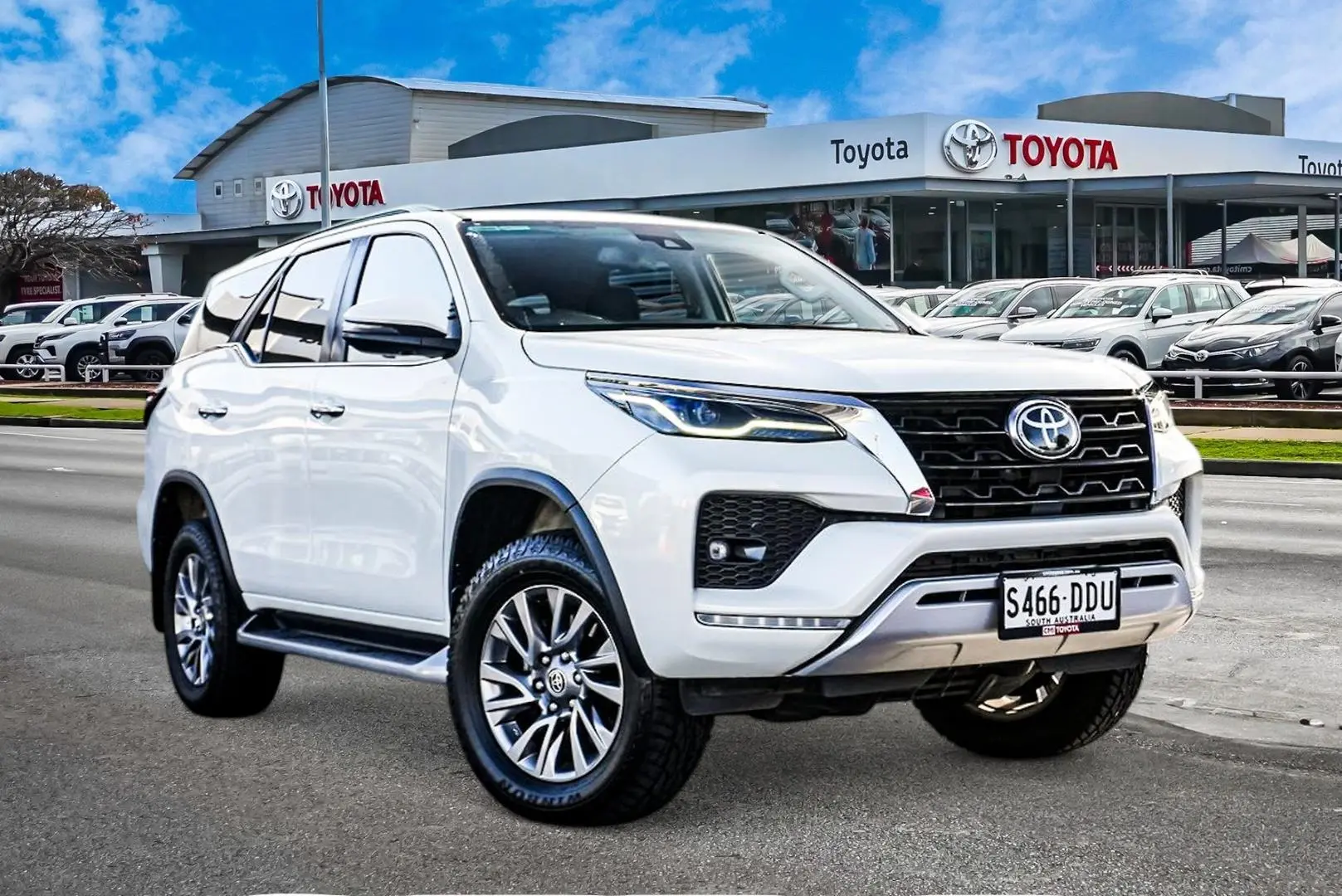 2021 Toyota Fortuner Gallery Image 1