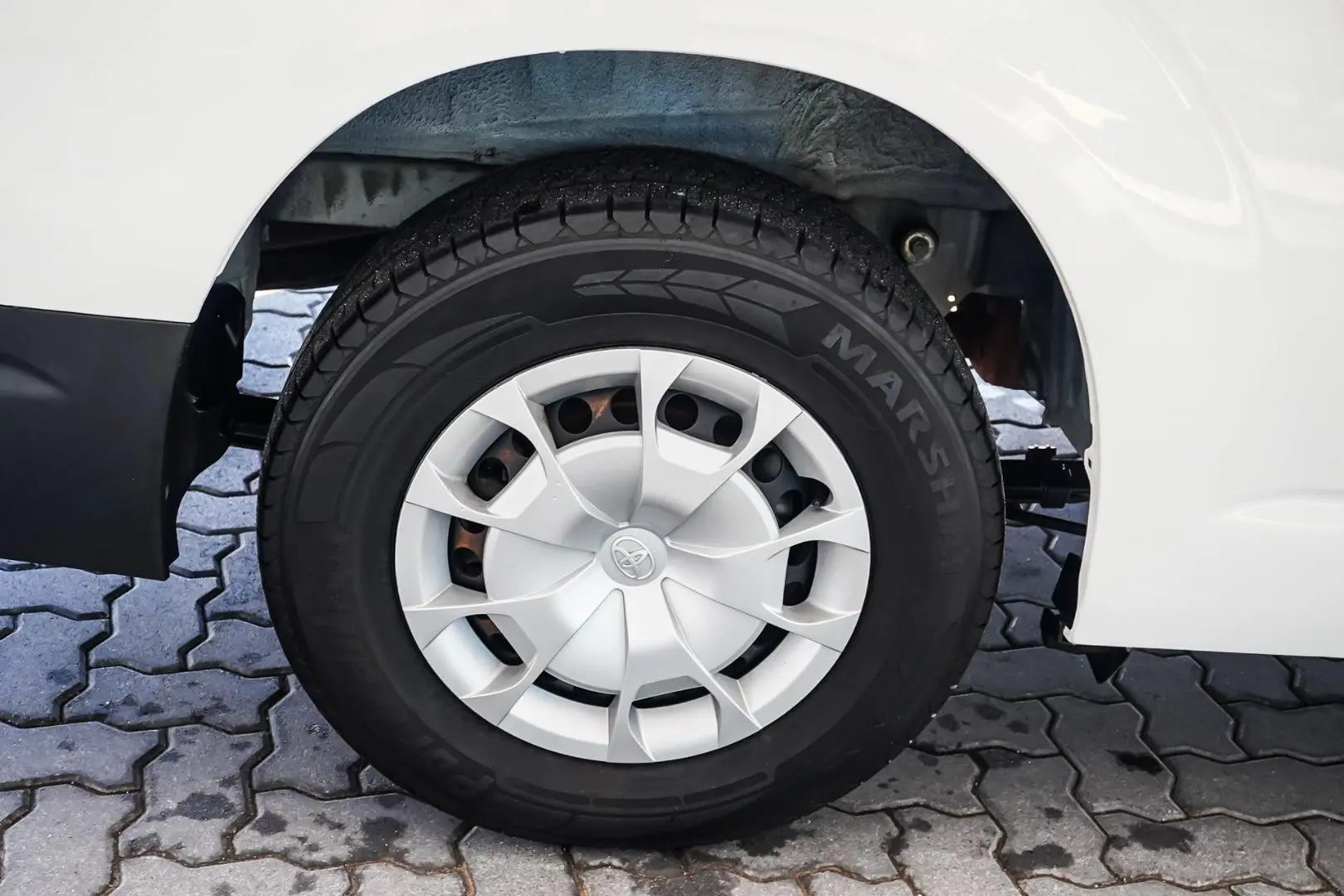 2019 Toyota Hiace Gallery Image 16