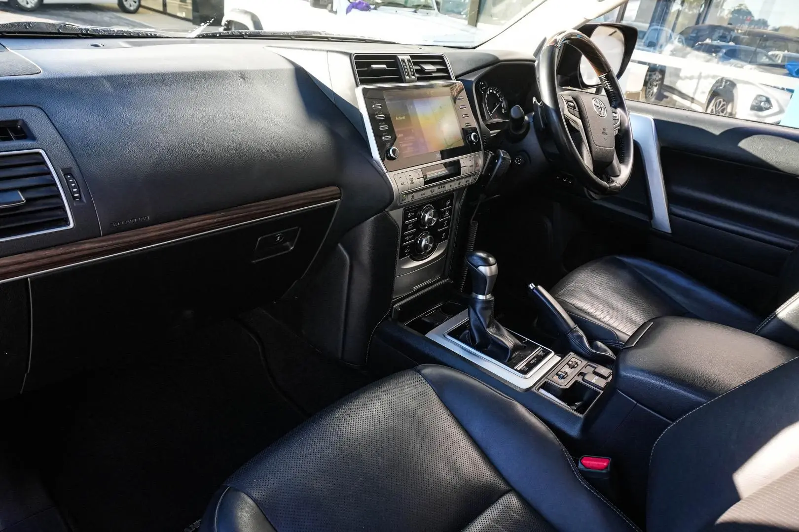 2022 Toyota Landcruiser Prado Gallery Image 10
