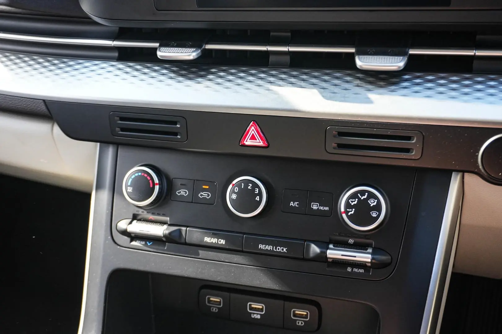 2022 Kia Carnival Gallery Image 22