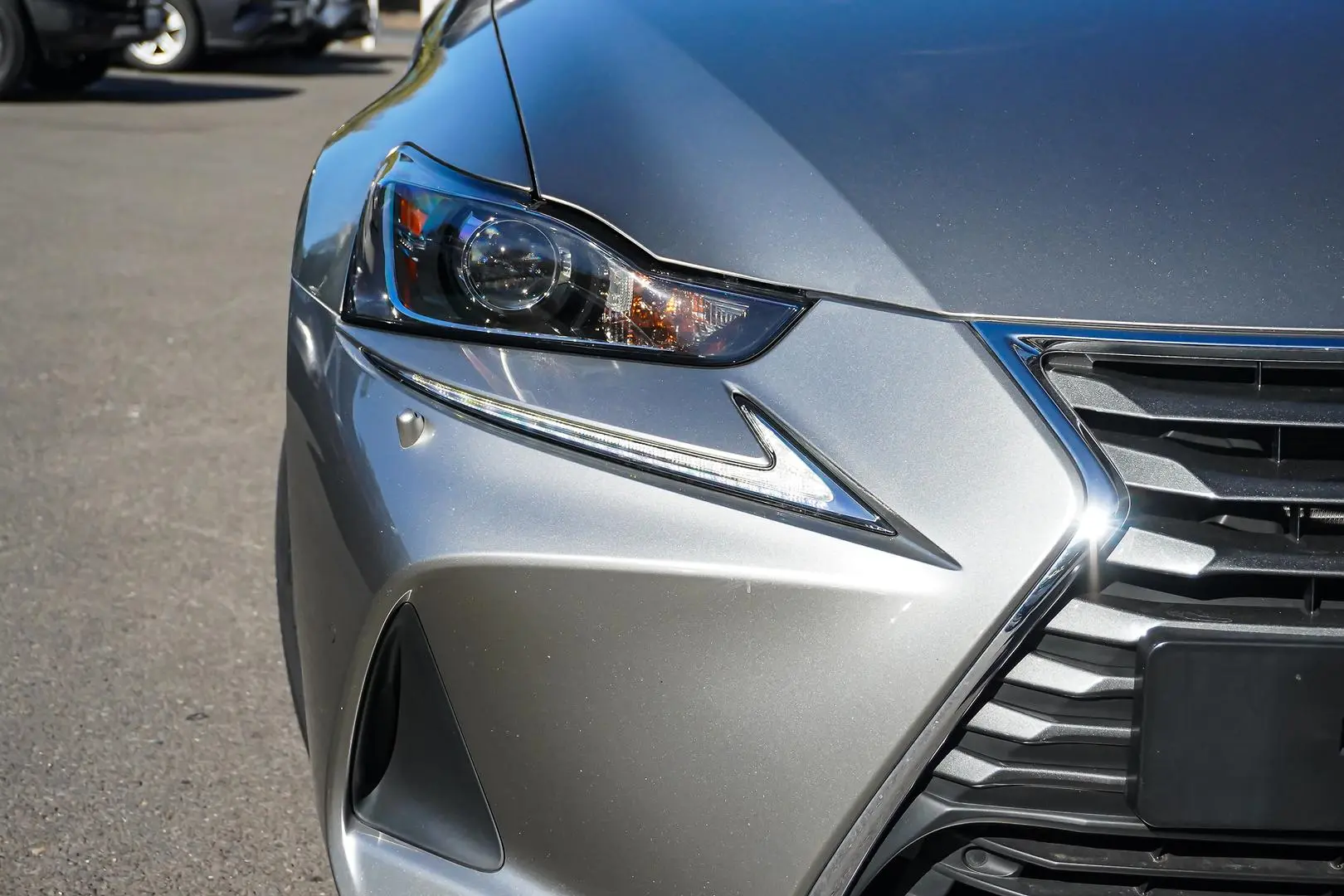 2018 Lexus IS Gallery Image 11