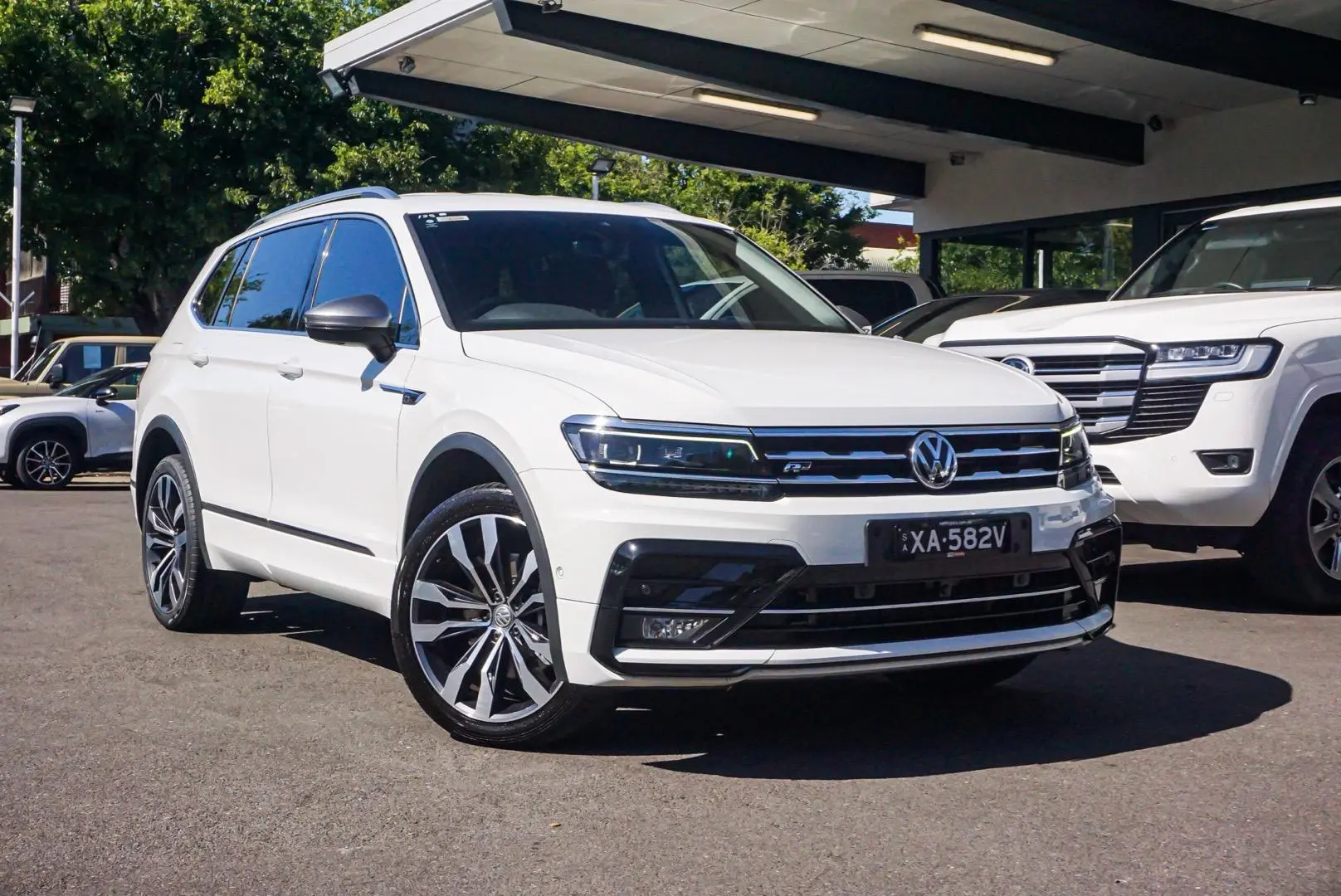 2020 Volkswagen Tiguan Gallery Image 2