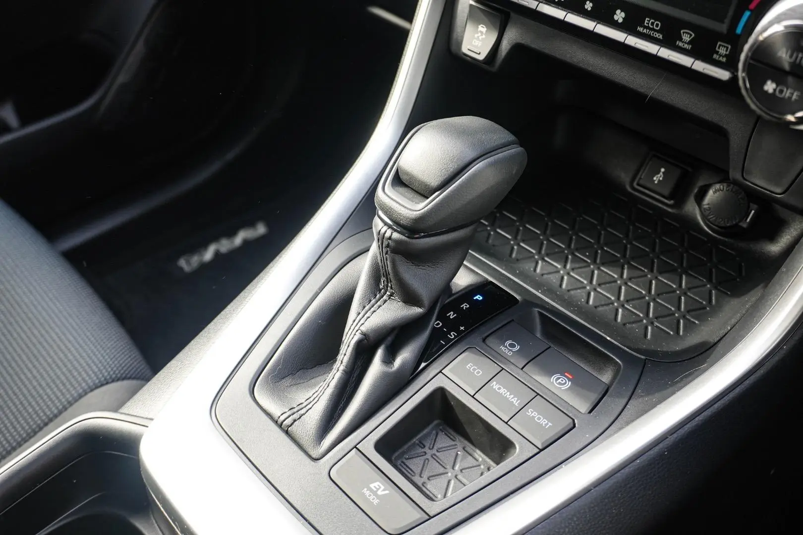2020 Toyota RAV4 Gallery Image 18