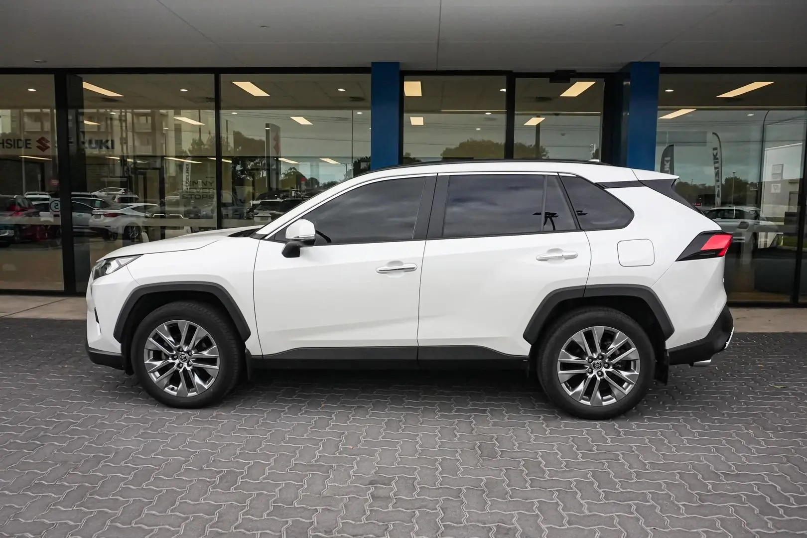 2022 Toyota RAV4 Gallery Image 4