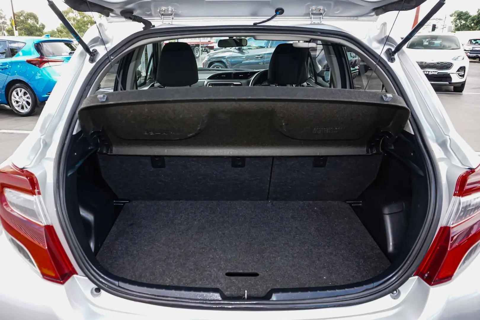 2016 Toyota Yaris Gallery Image 10