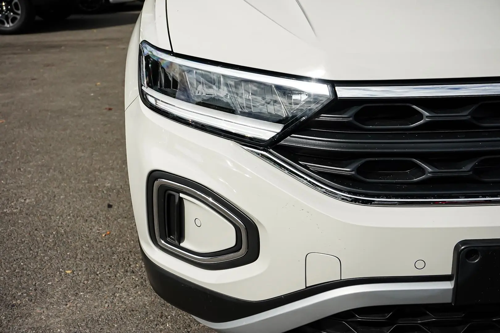 2025 Volkswagen T-Roc Gallery Image 13