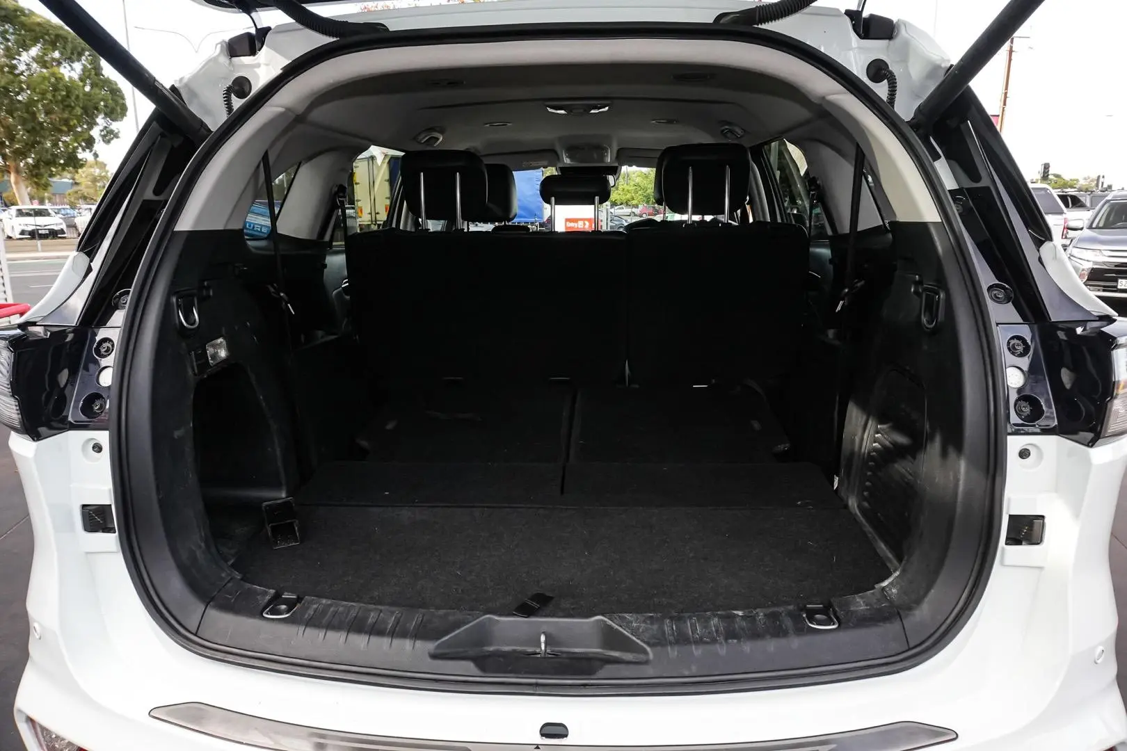 2023 Isuzu MU-X Gallery Image 11