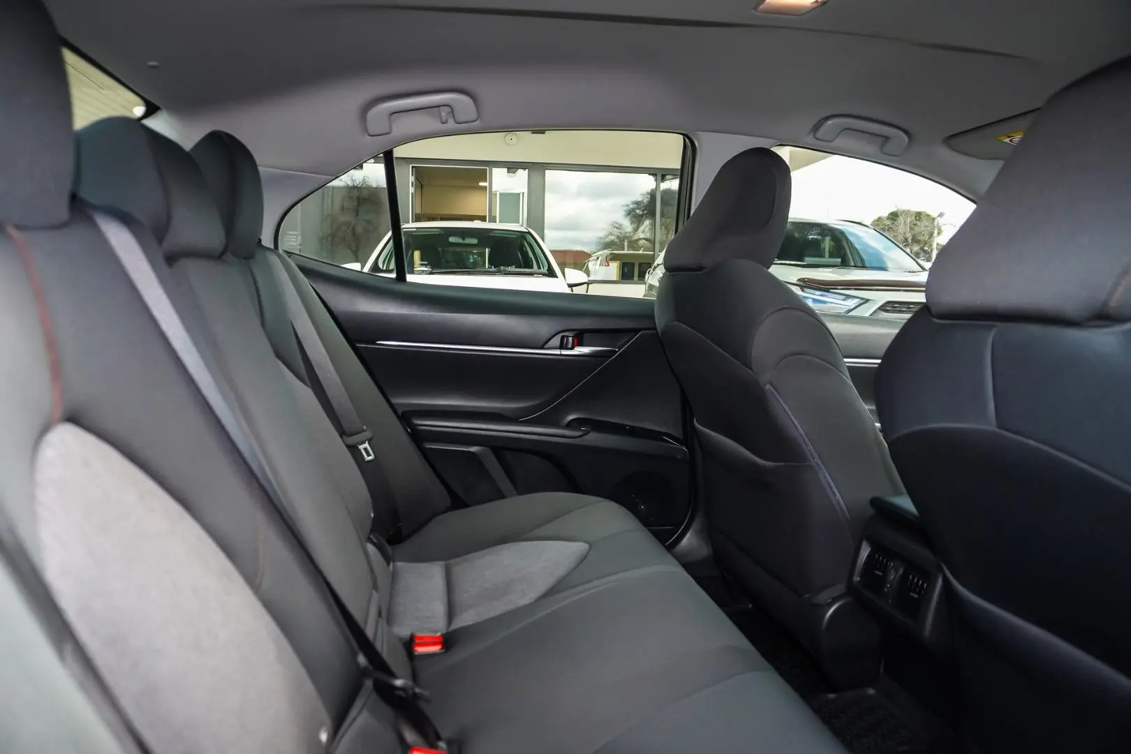 2019 Toyota Camry Gallery Image 7