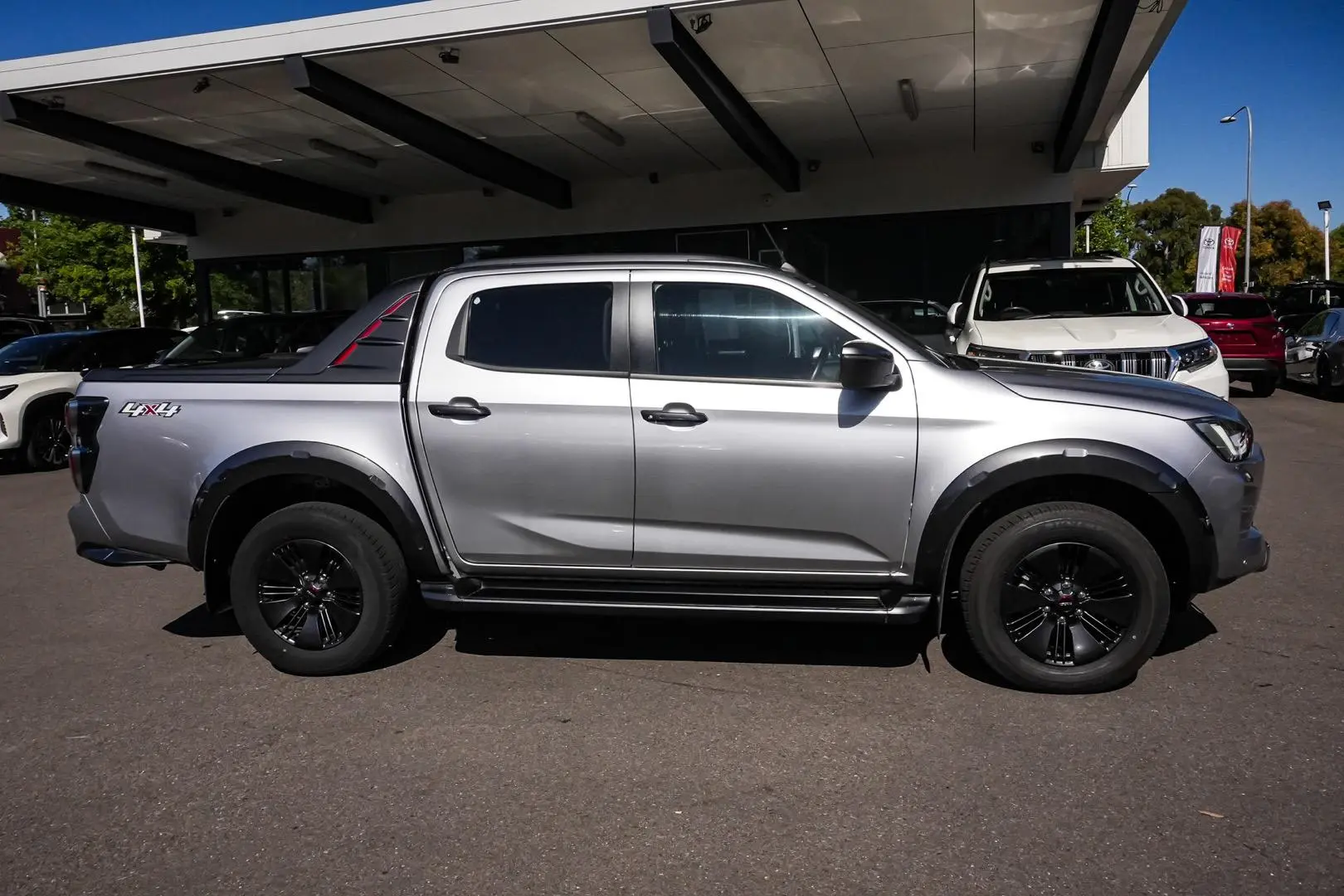 2021 Isuzu D-MAX Gallery Image 4