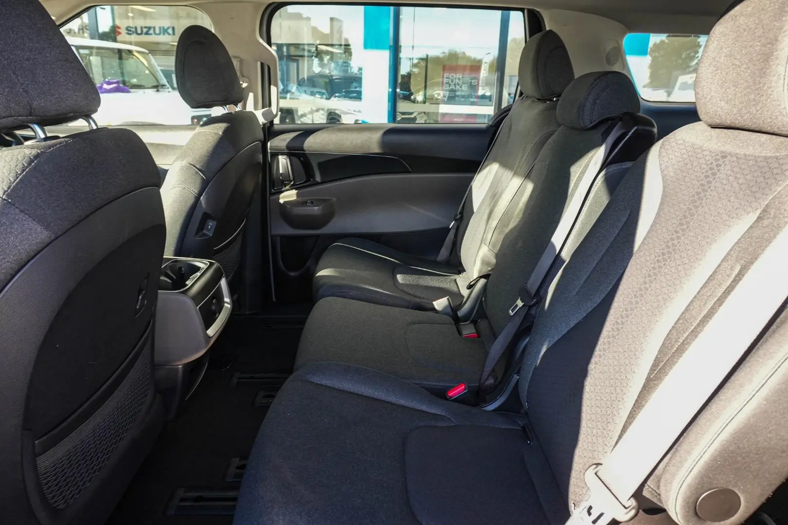 2024 Kia Carnival Gallery Image 8