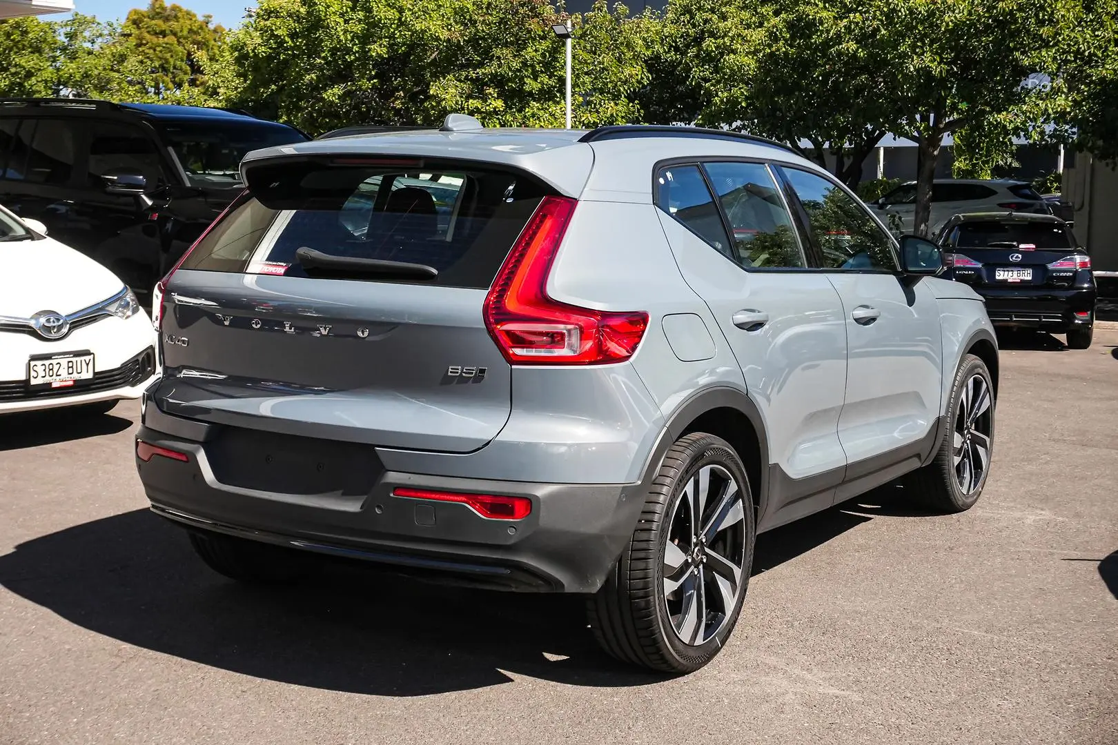 2023 Volvo XC40 Gallery Image 3
