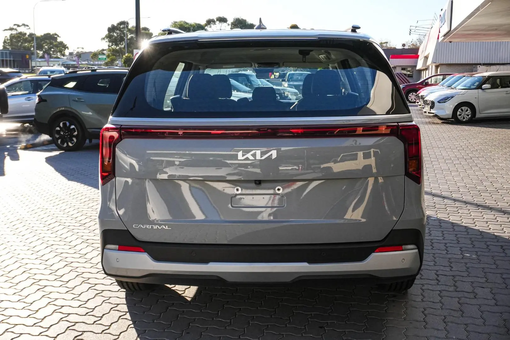 2024 Kia Carnival Gallery Image 6