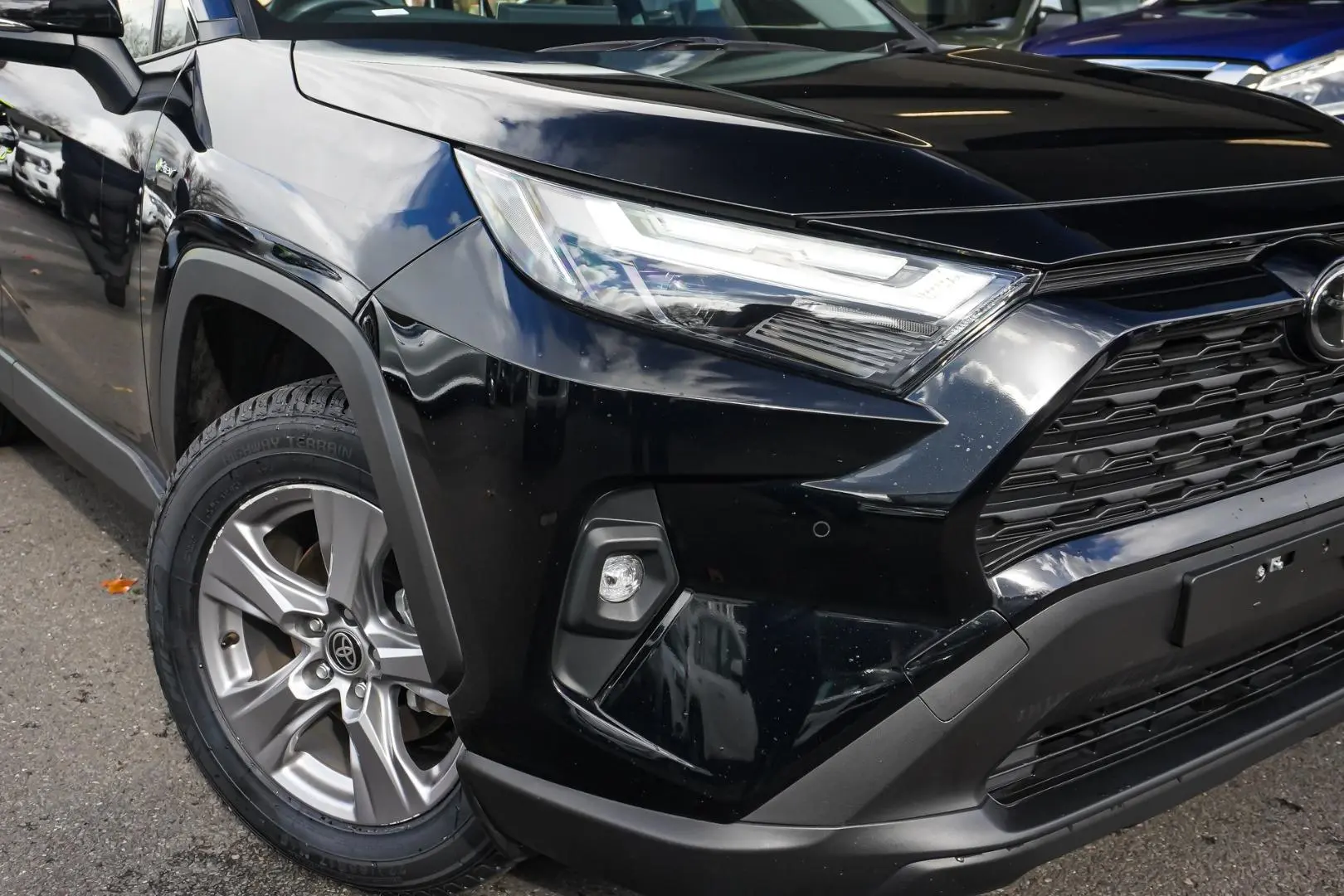 2025 Toyota RAV4 Gallery Image 12