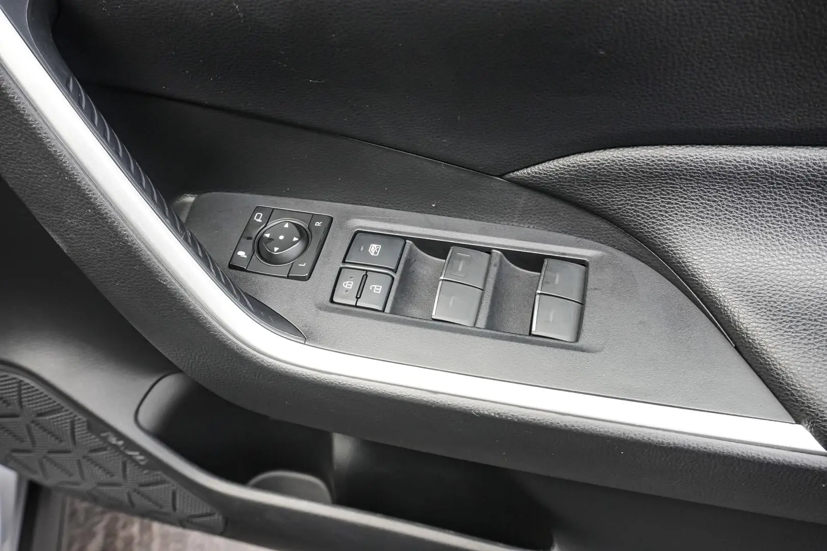 2024 Toyota RAV4 Gallery Image 18