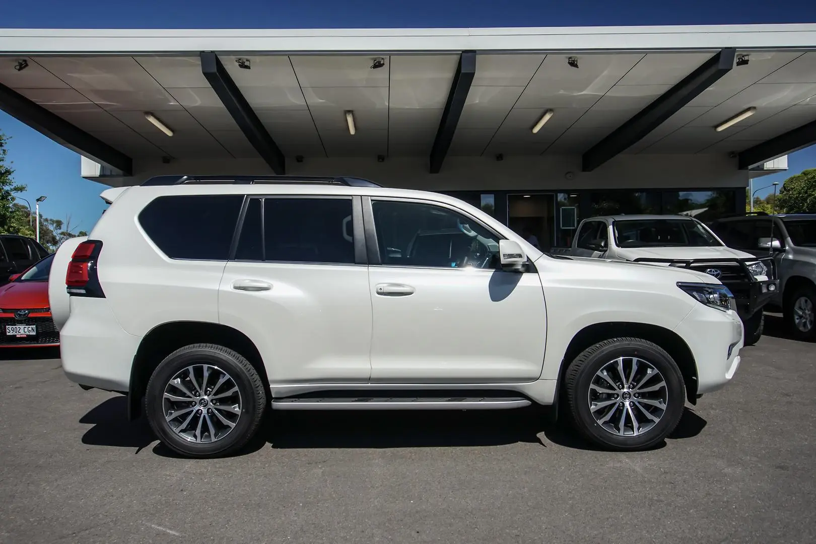 2023 Toyota Landcruiser Prado Gallery Image 4