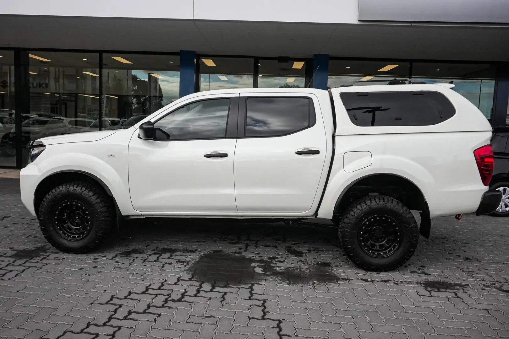 2022 Nissan Navara Gallery Image 4