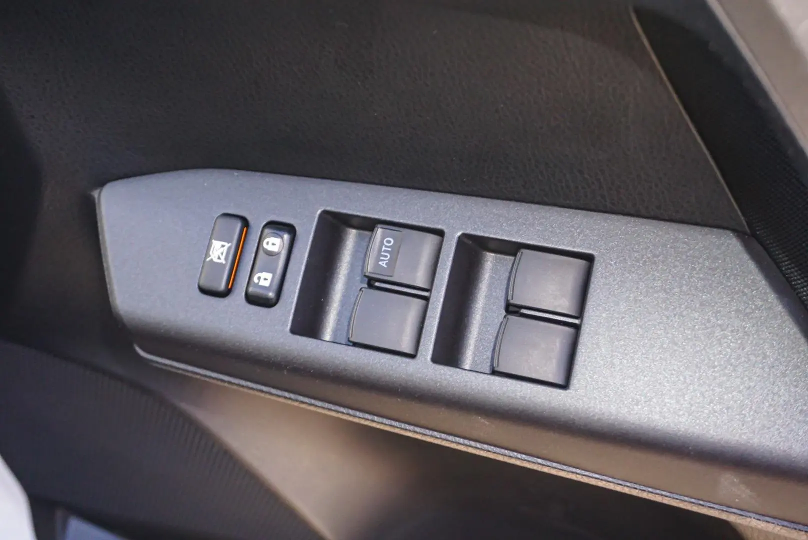 2018 Toyota RAV4 Gallery Image 17