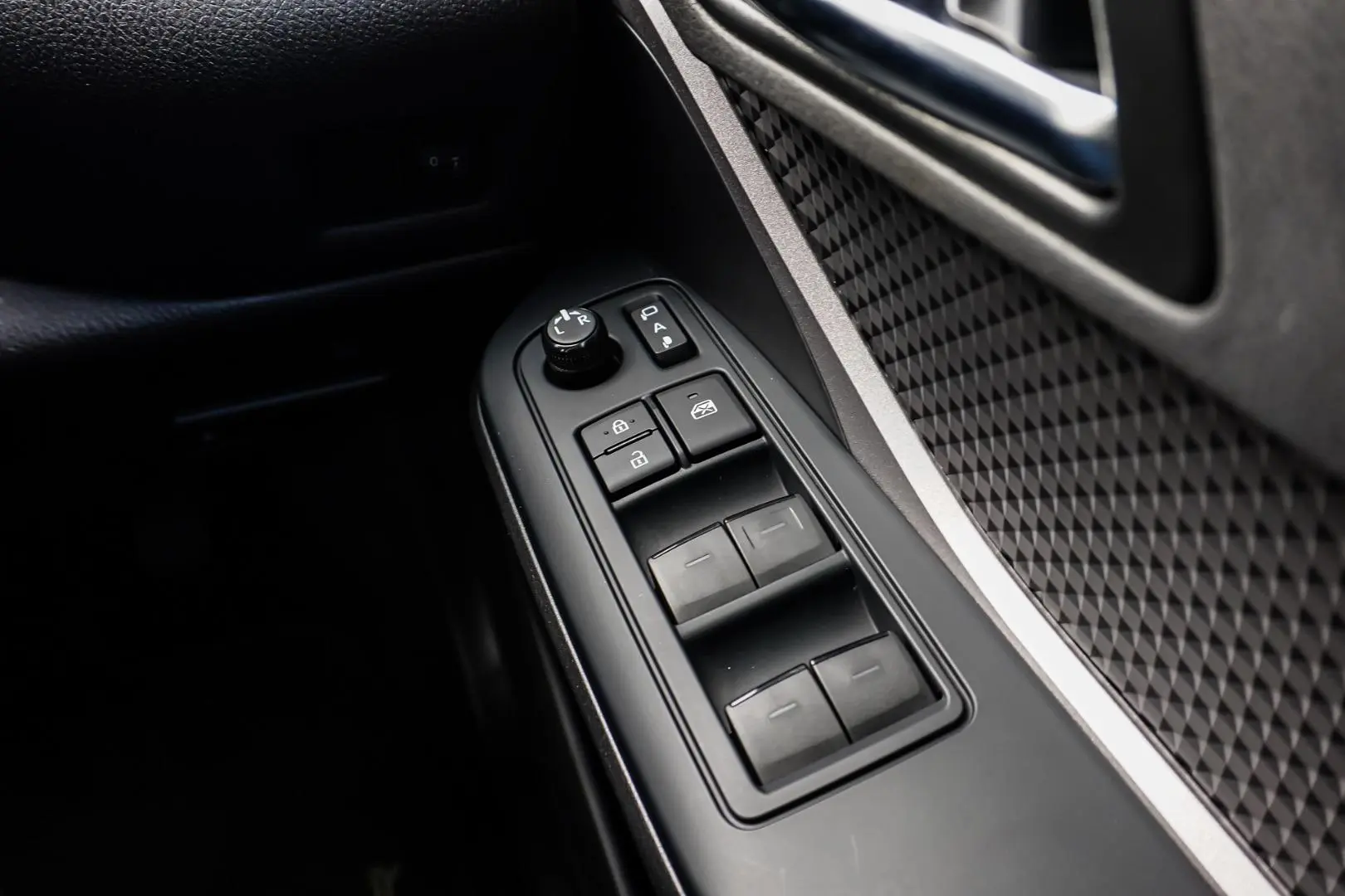 2021 Toyota C-HR Gallery Image 21