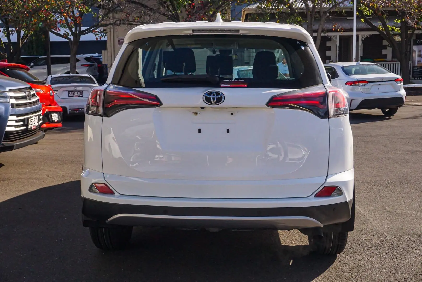 2018 Toyota RAV4 Gallery Image 6