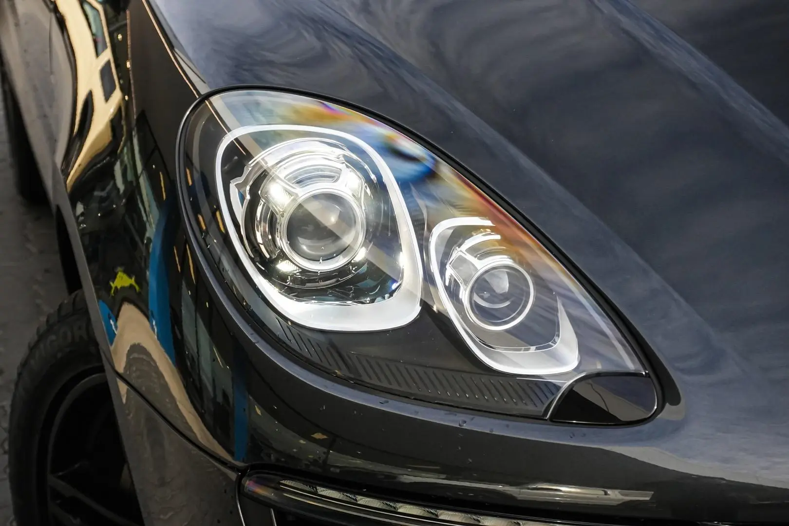 2018 Porsche Macan Gallery Image 12
