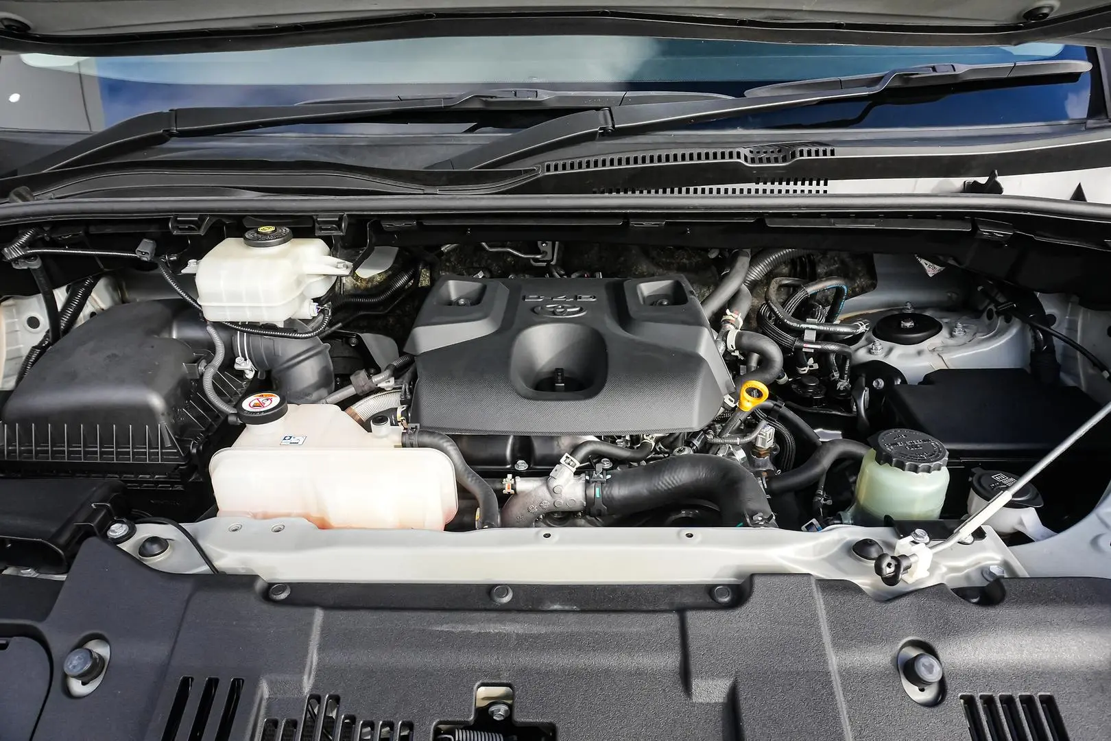 2021 Toyota Hiace Gallery Image 24