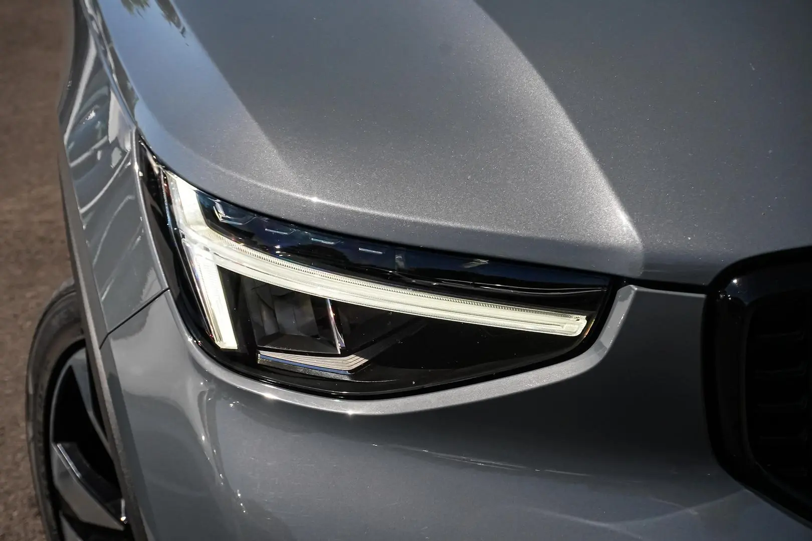 2023 Volvo XC40 Gallery Image 6