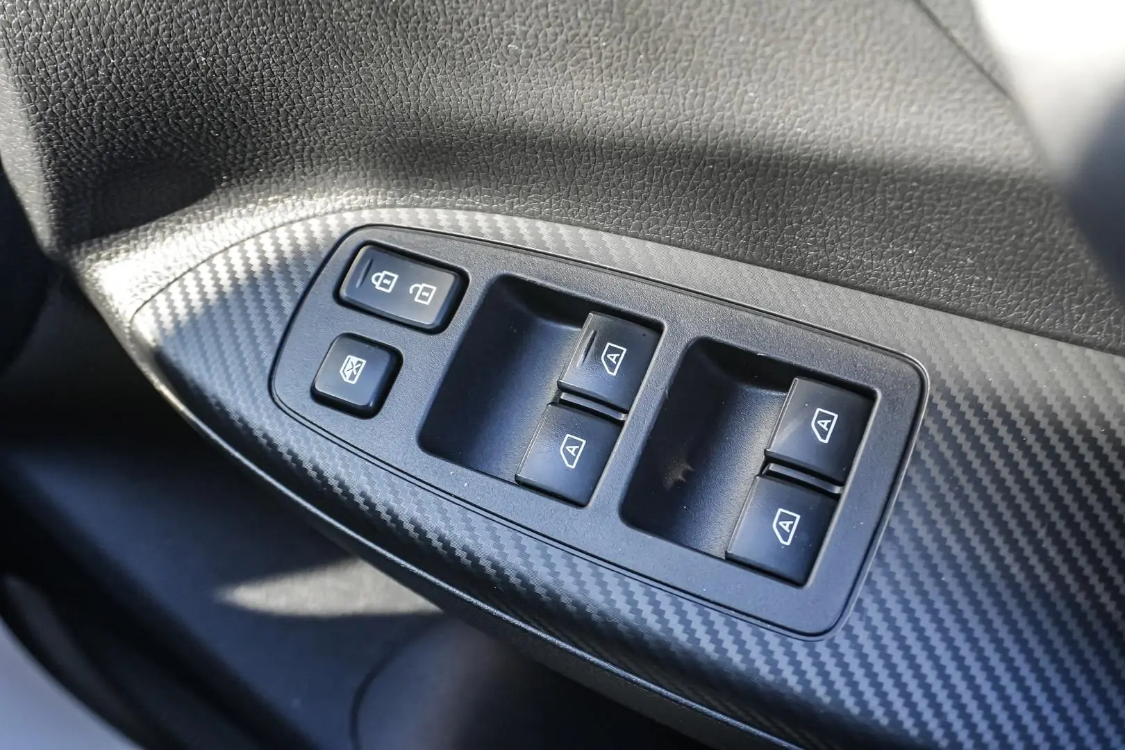 2020 Mitsubishi Eclipse Cross Gallery Image 18