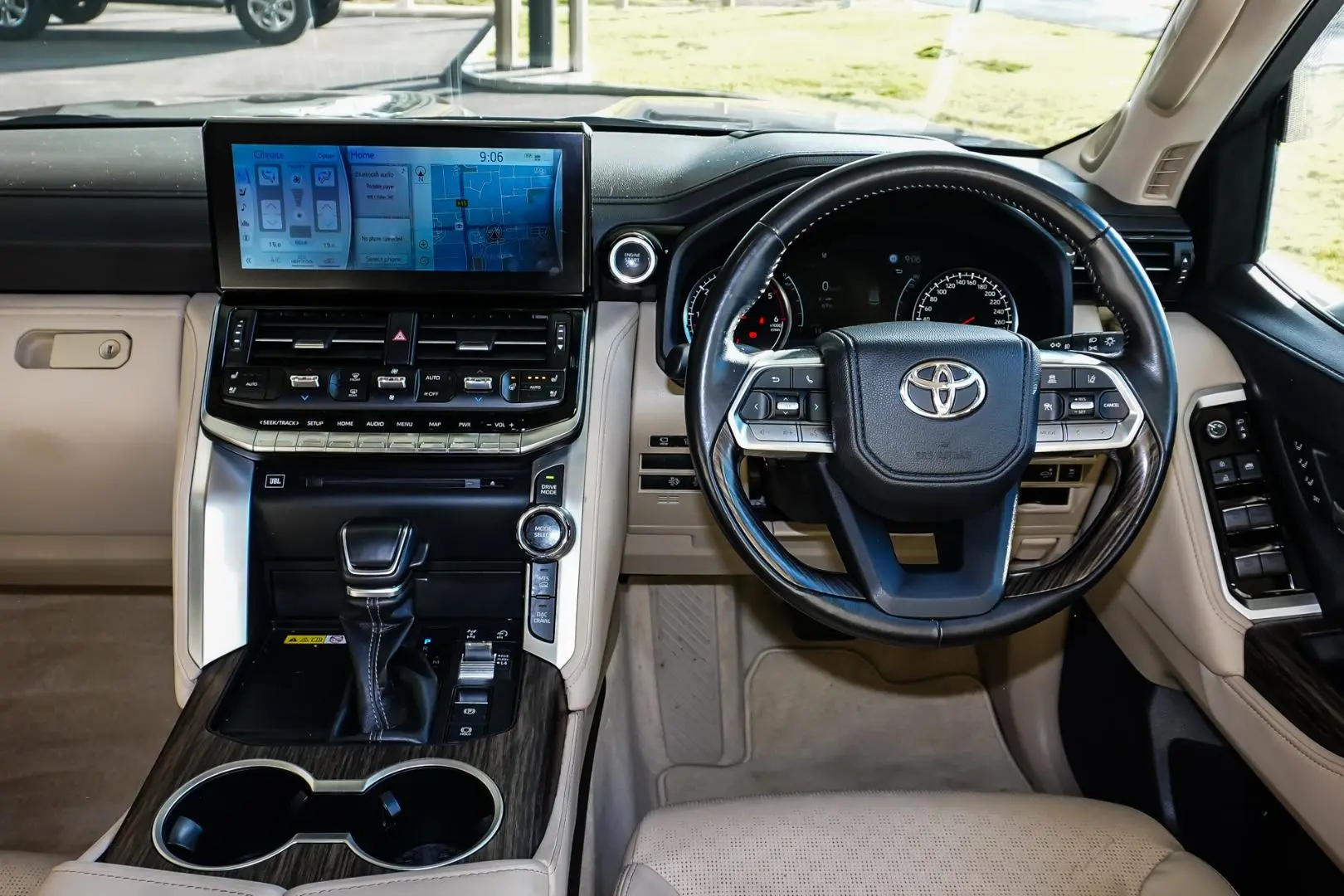 2022 Toyota Landcruiser Gallery Image 11