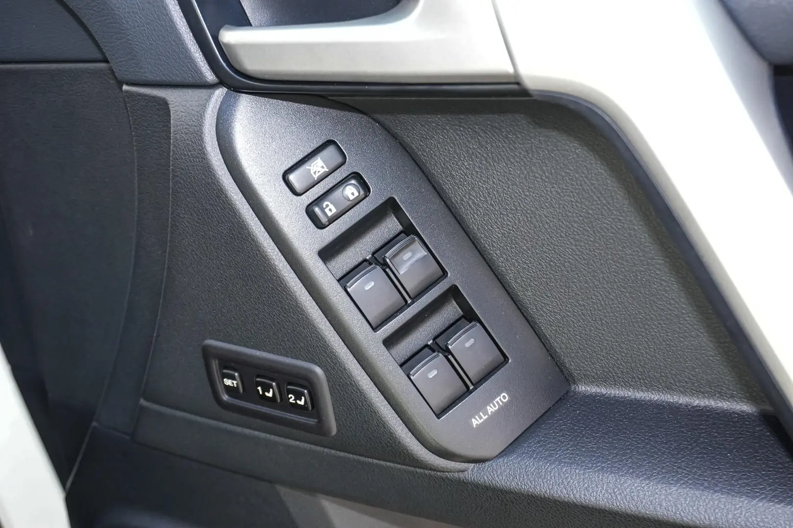 2021 Toyota Landcruiser Prado Gallery Image 16