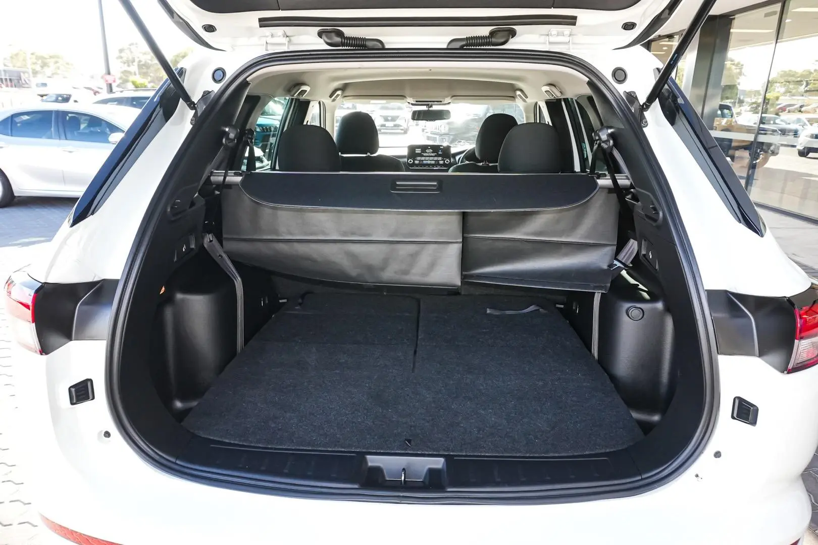 2022 Mitsubishi Outlander Gallery Image 13