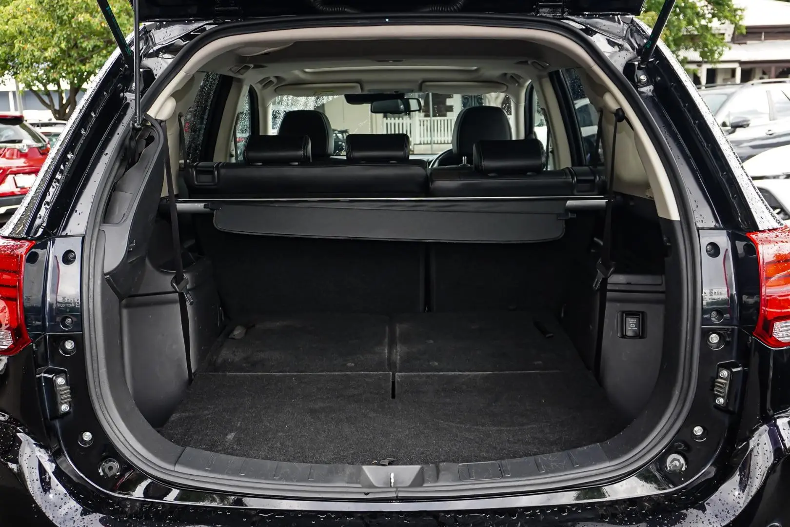 2017 Mitsubishi Outlander Gallery Image 9