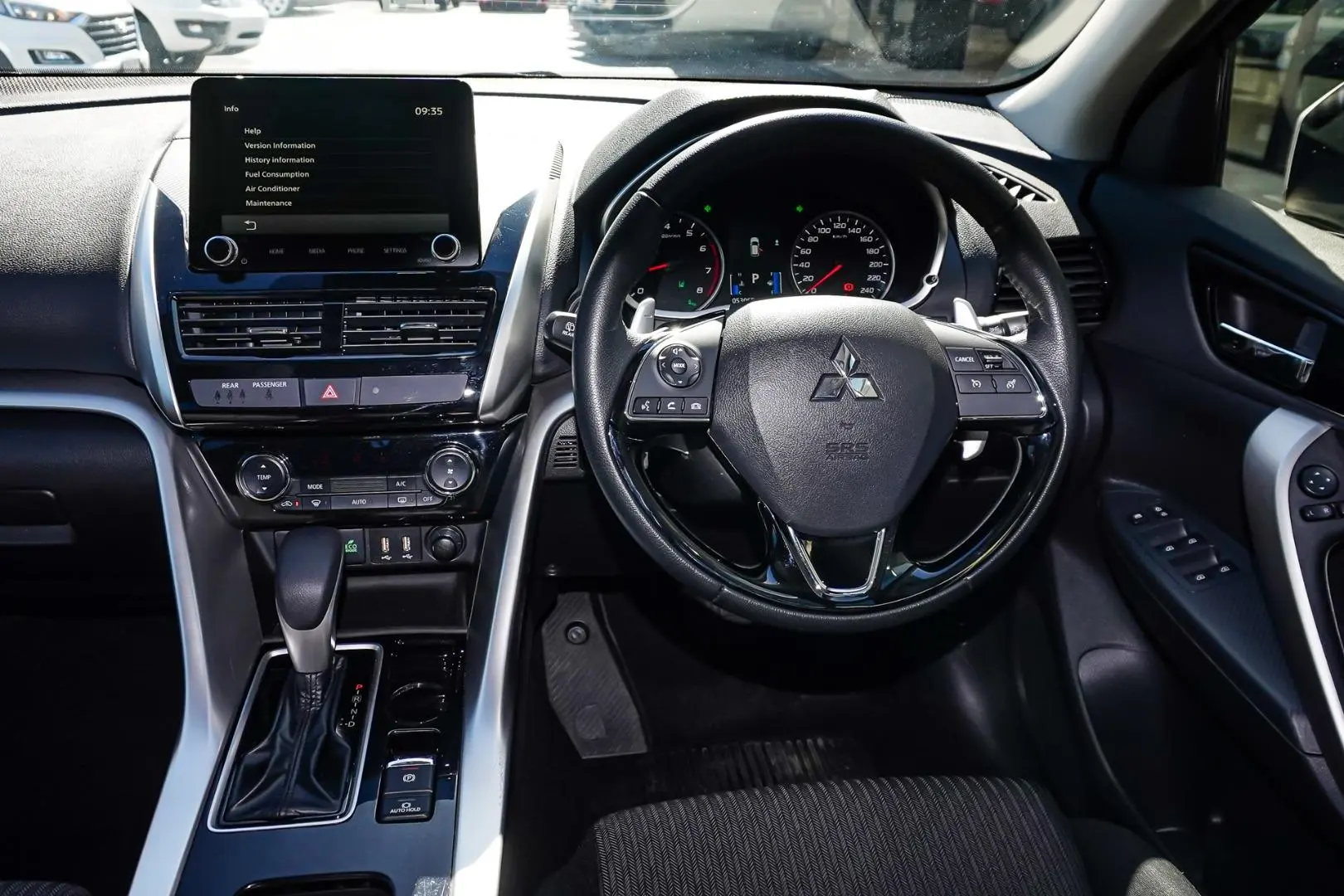 2023 Mitsubishi Eclipse Cross Gallery Image 9