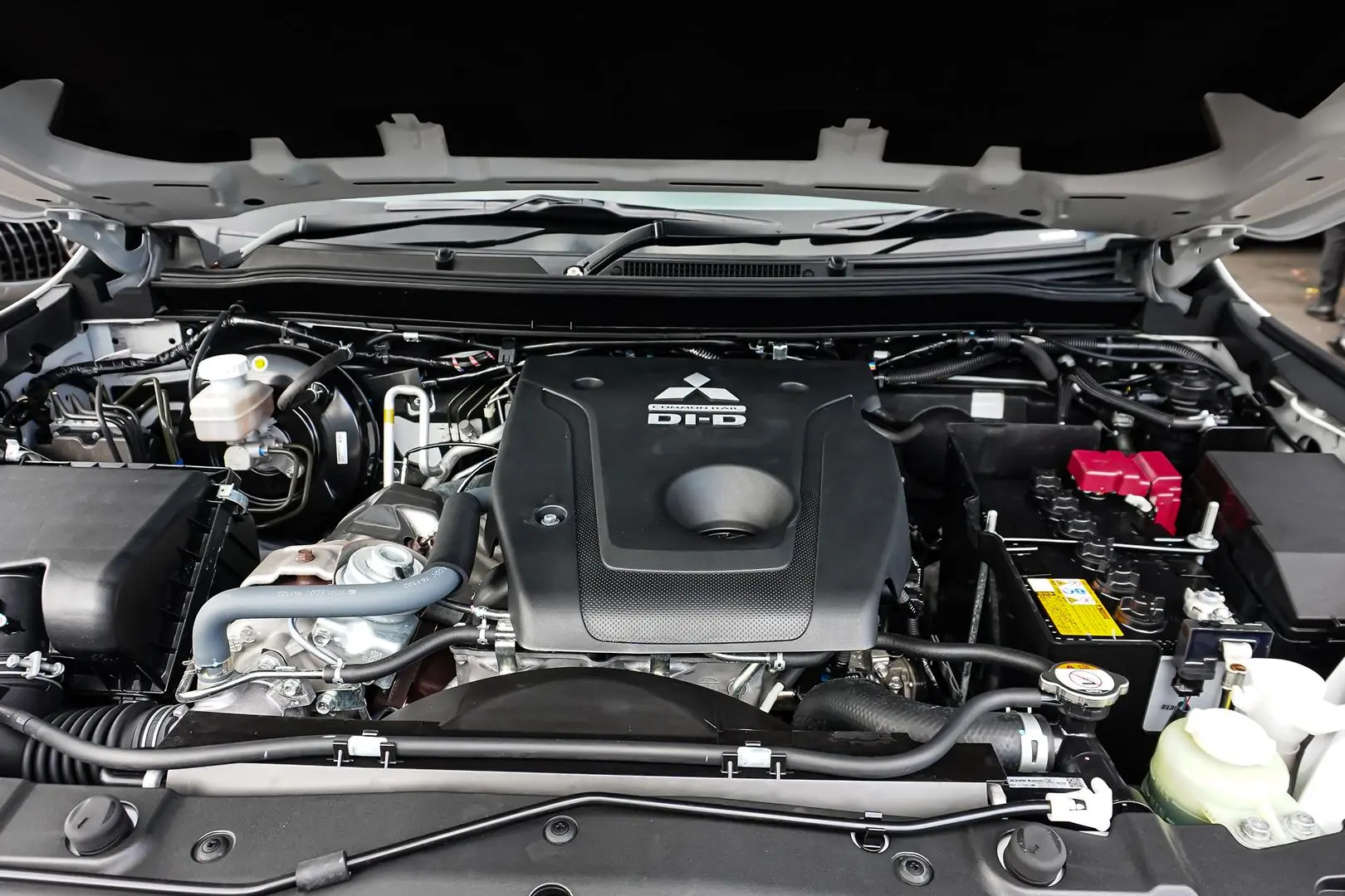 2022 Mitsubishi Pajero Sport Gallery Image 27