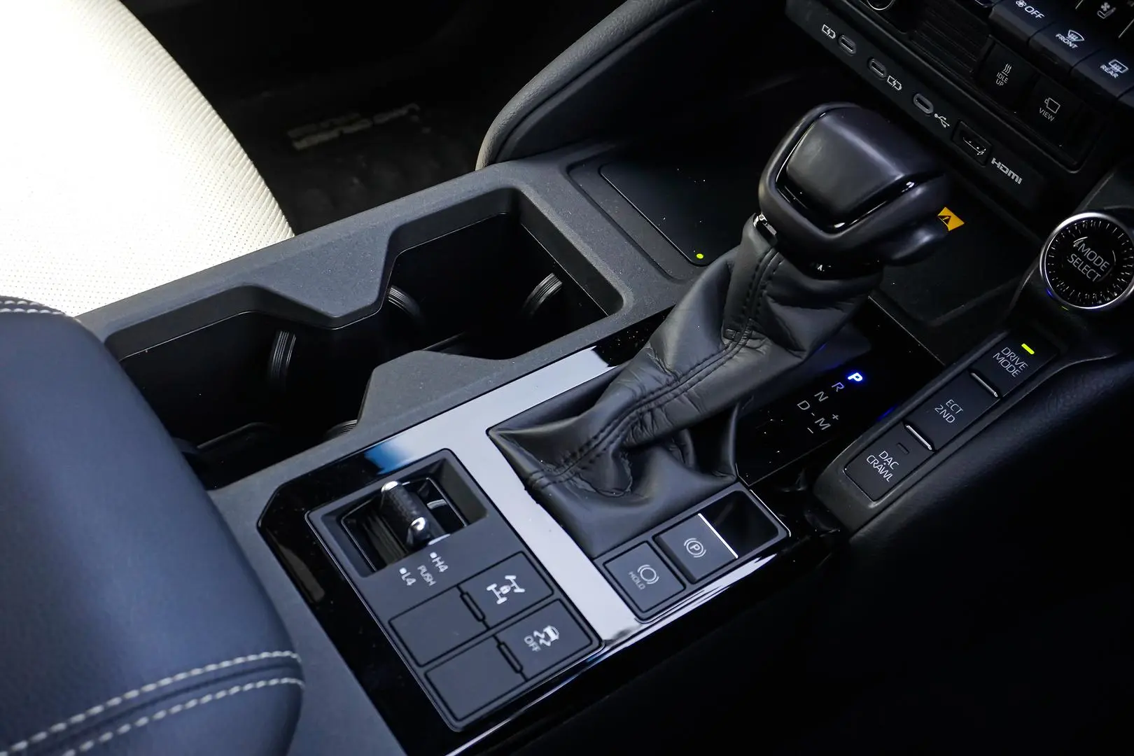 2024 Toyota Landcruiser Prado Gallery Image 17