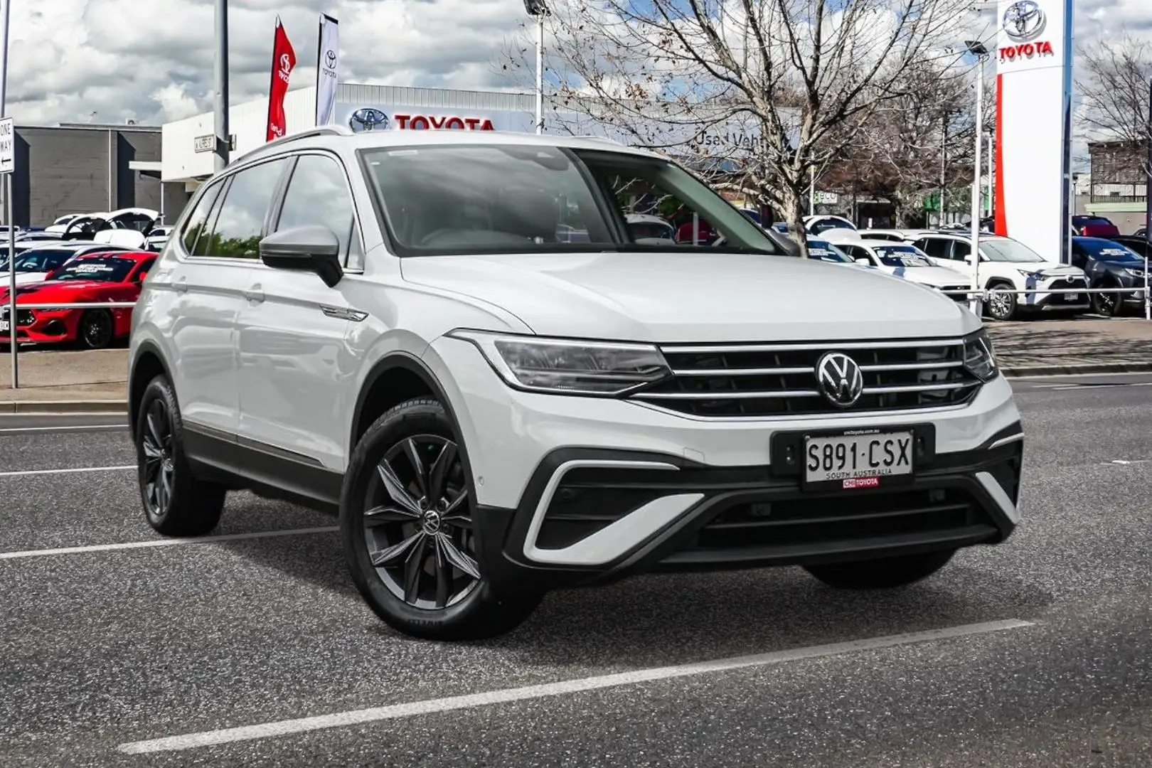 2022 Volkswagen Tiguan Gallery Image 1