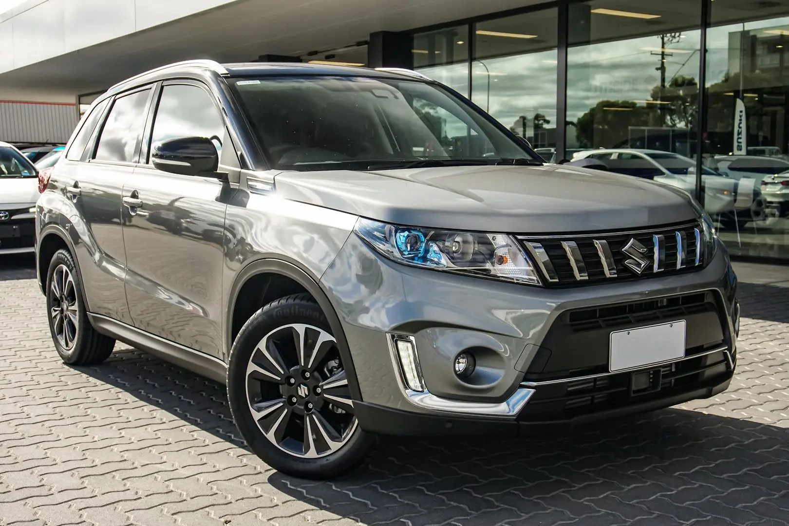 2023 Suzuki Vitara Image 1