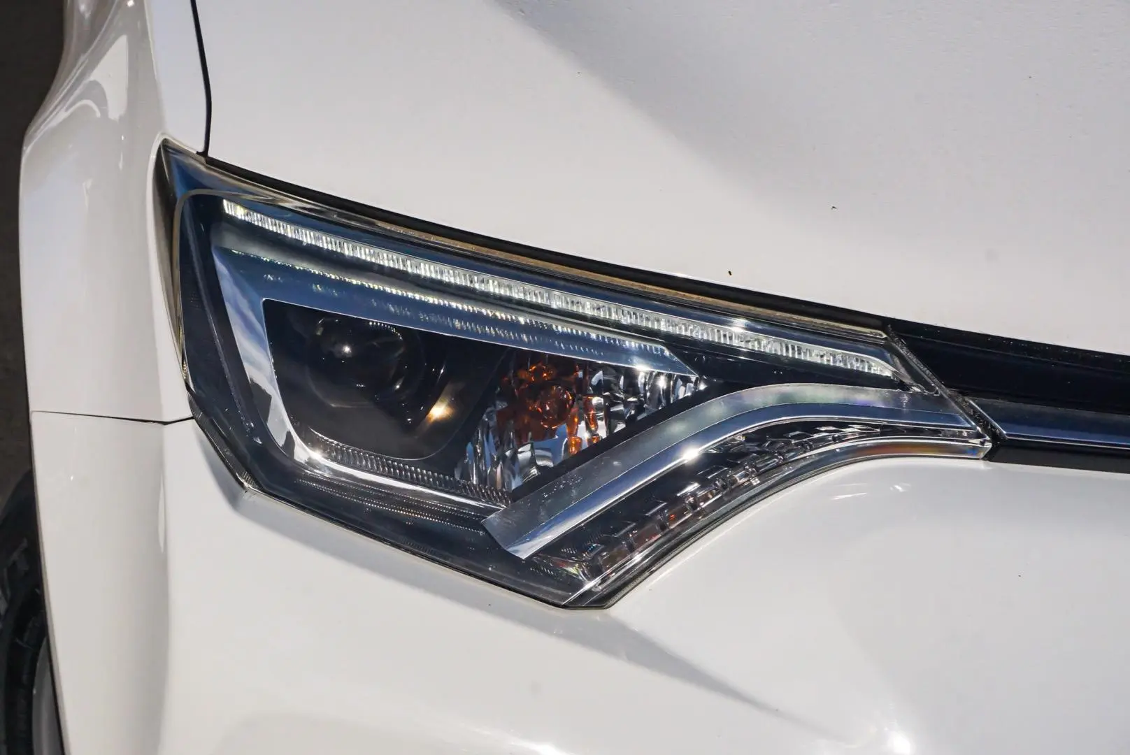 2018 Toyota RAV4 Gallery Image 12