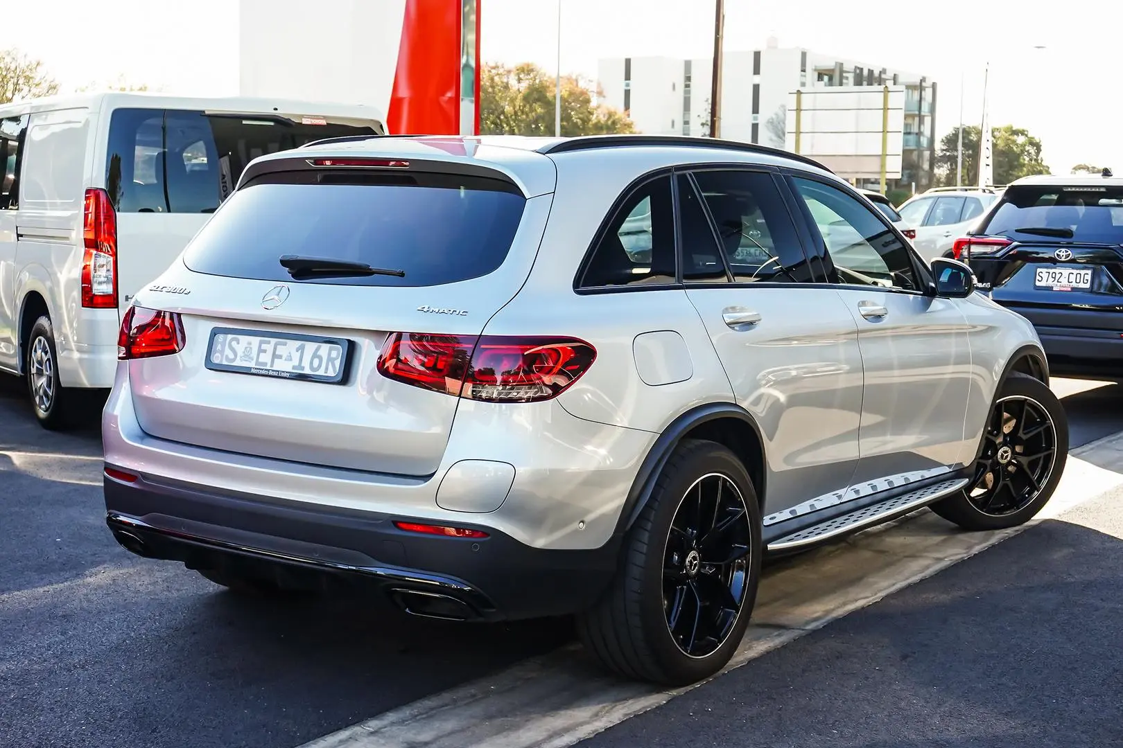 2022 Mercedes-Benz GLC-Class Gallery Image 2