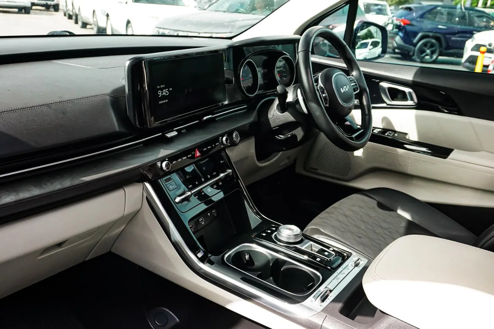 2021 Kia Carnival Gallery Image 13