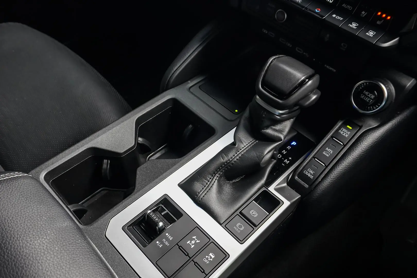 2025 Toyota Landcruiser Prado Gallery Image 19