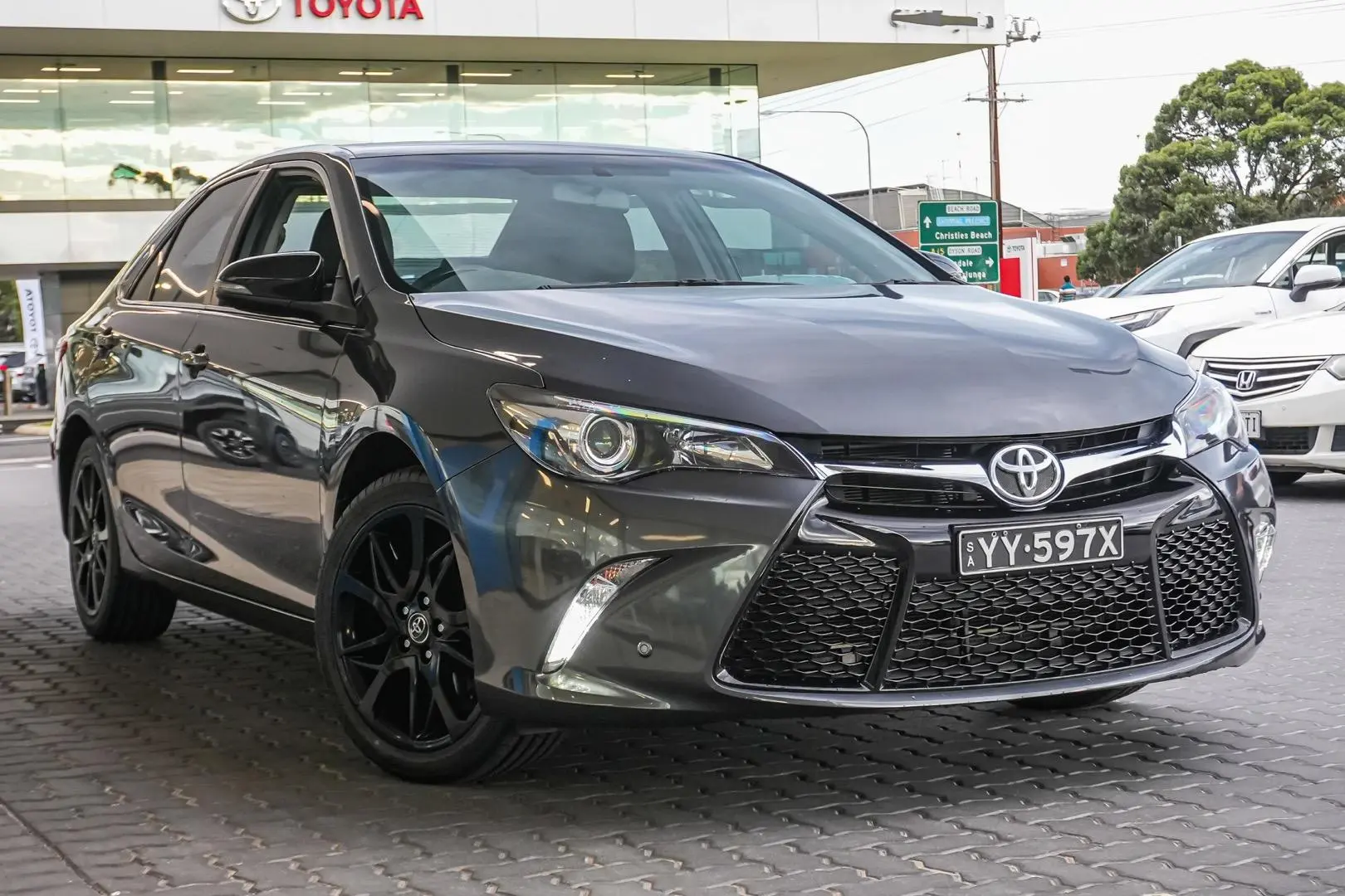 2017 Toyota Camry Gallery Image 2