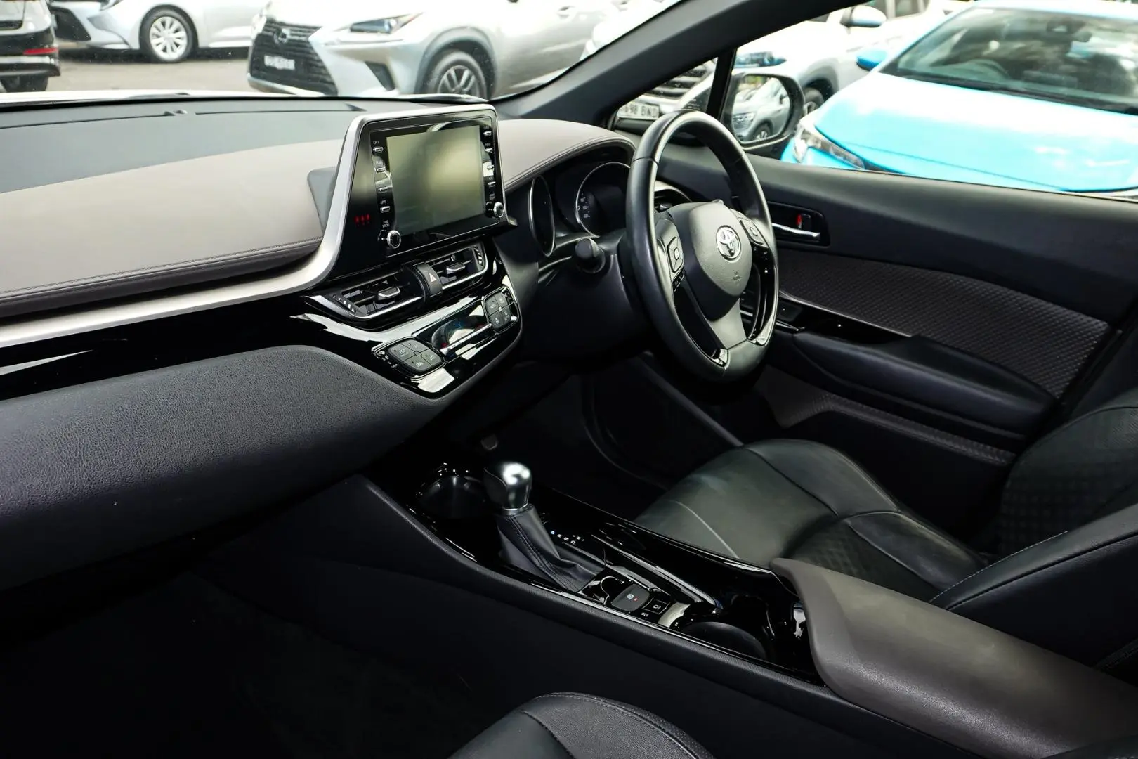 2023 Toyota C-HR Gallery Image 11