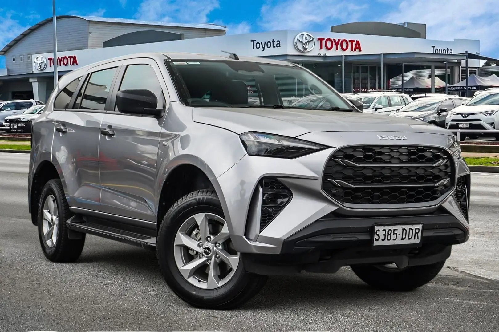 2025 Isuzu MU-X Image