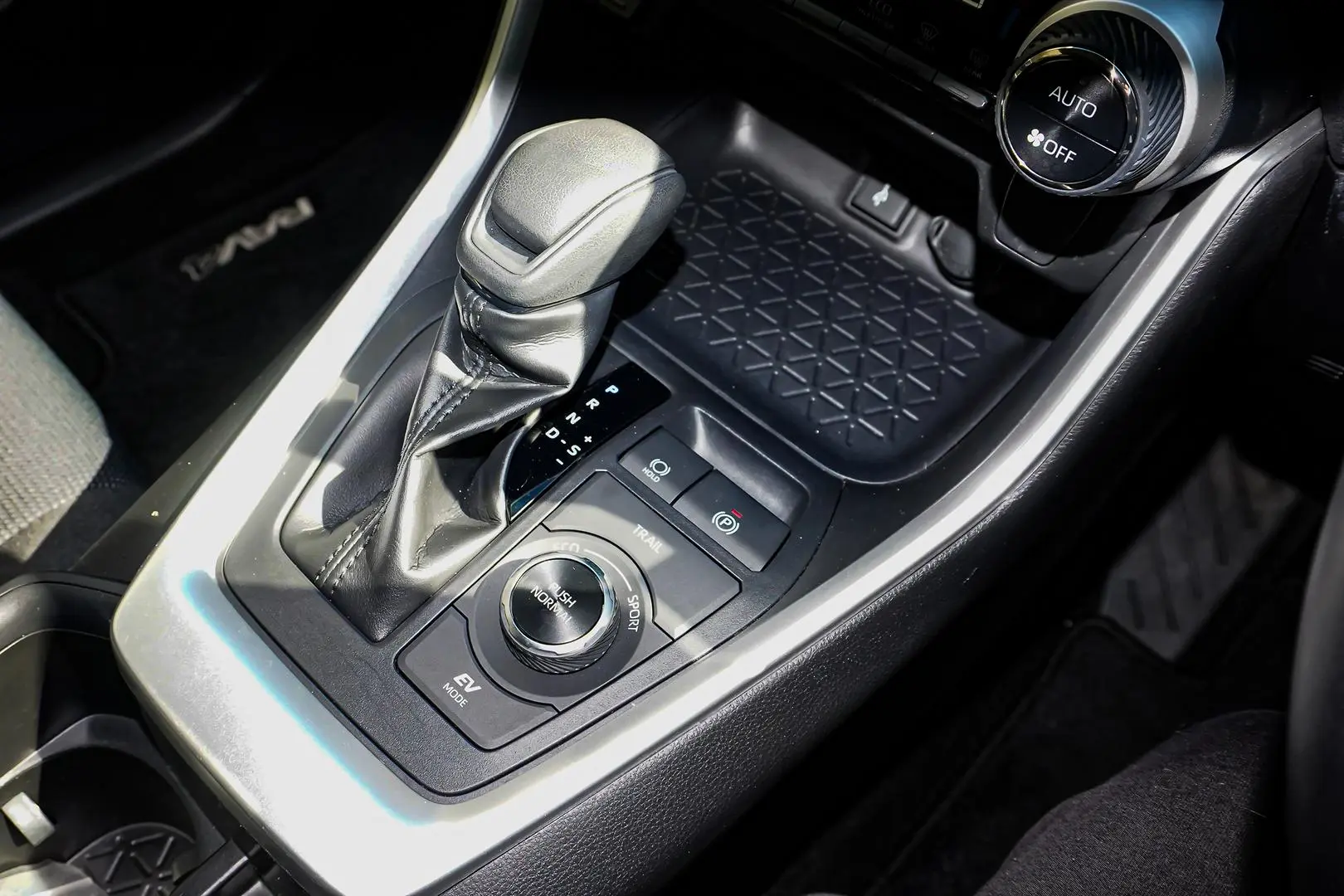 2022 Toyota RAV4 Gallery Image 18