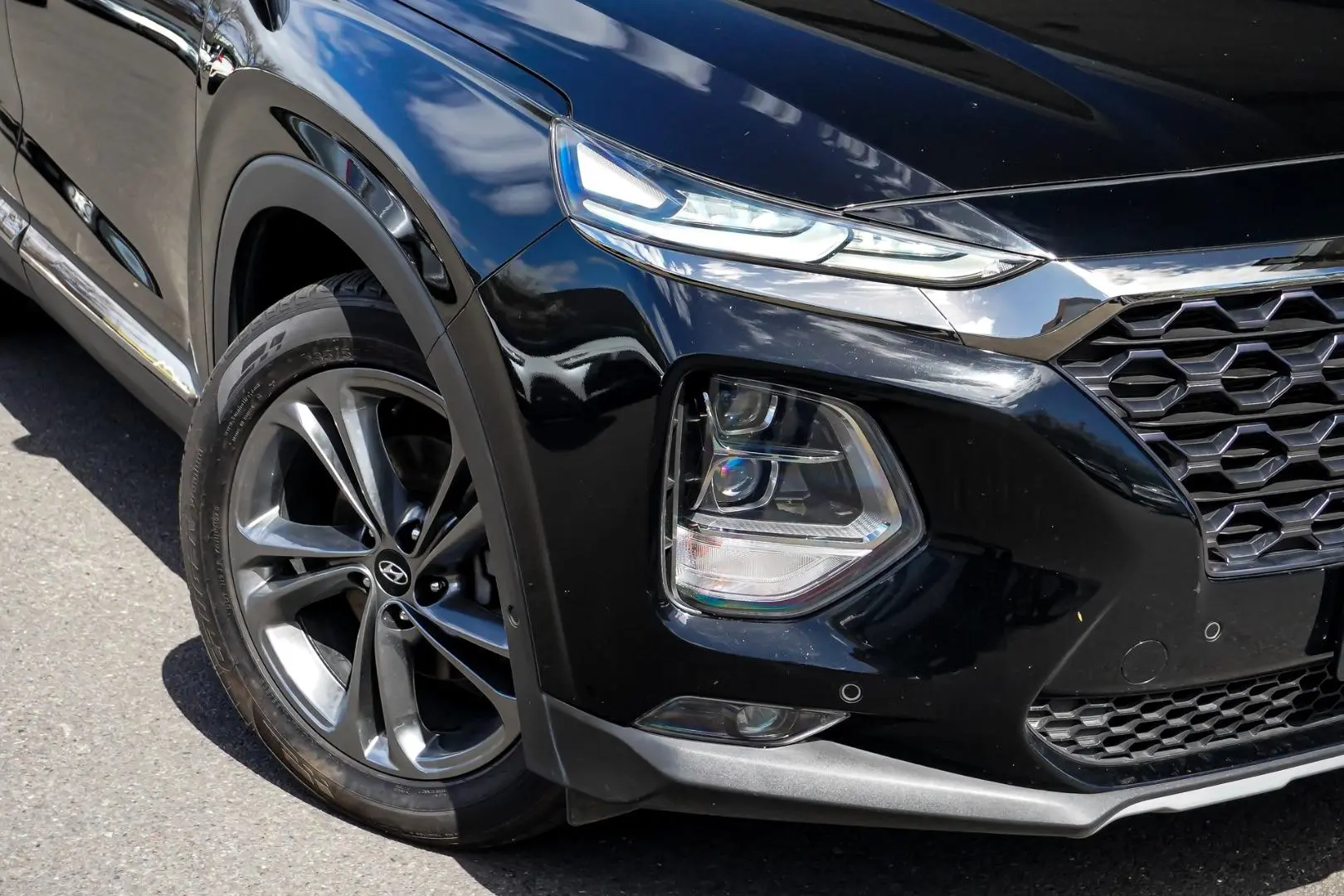 2018 Hyundai Santa Fe Gallery Image 12