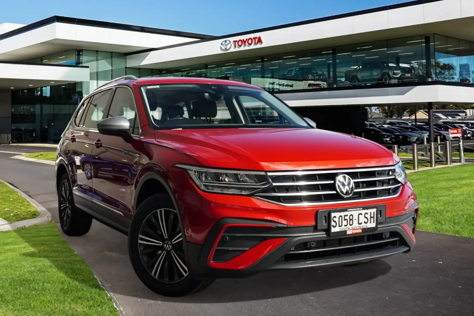 2022 Volkswagen Tiguan Gallery Image 1