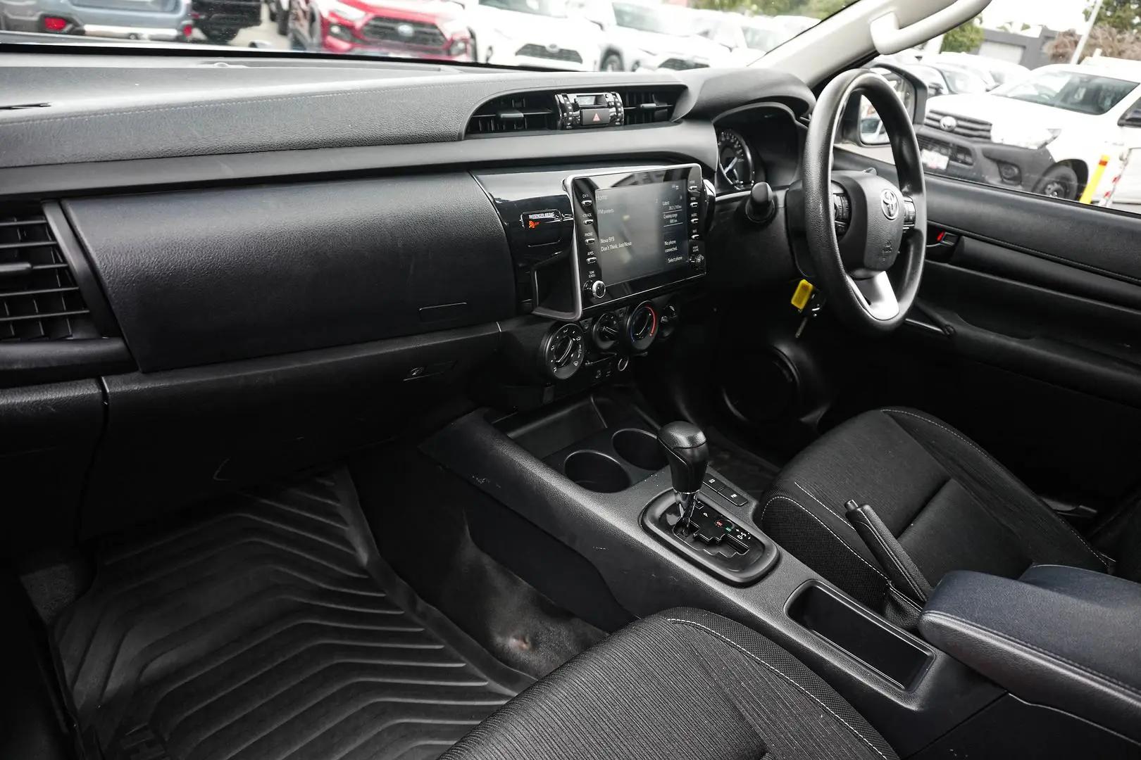 2022 Toyota Hilux Gallery Image 12